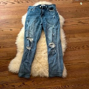 Ripped light wash straight jeans never worn